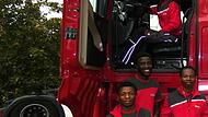 Die weltweit agierende Spedition Emons geht in der Akquirierung von Berufskraftfahrern neue Wege. Vier junge Männer aus dem Kongo beginnen in  Himmelkron eine dreijährige Ausbildung zum Berufskraftfahrer.