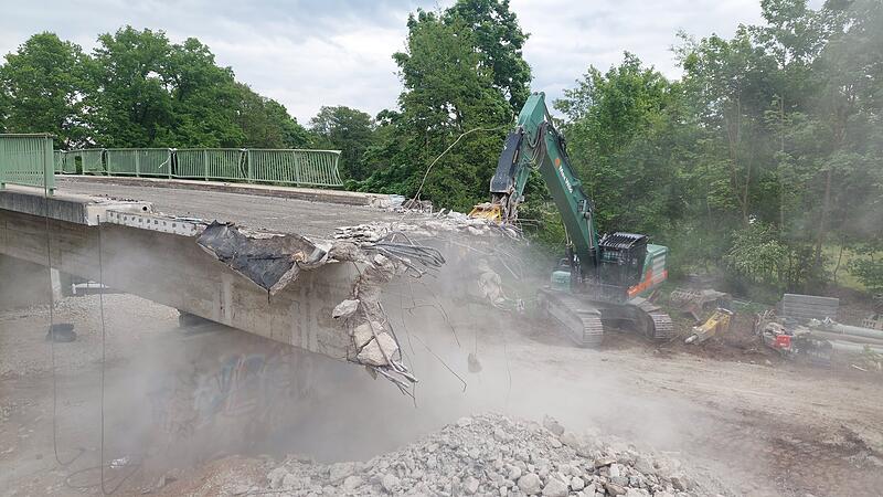 Buger Br&uuml;cke Abriss Hydraulikhammer Bagger
