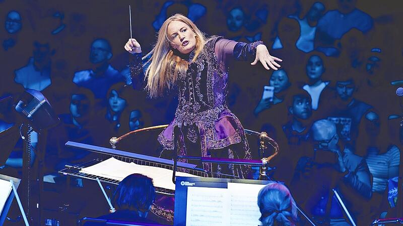 Unter Leitung von E&iacute;mear Noone entf&uuml;hrt das Orchester das Publikum auf eine klanggewaltige Reise.