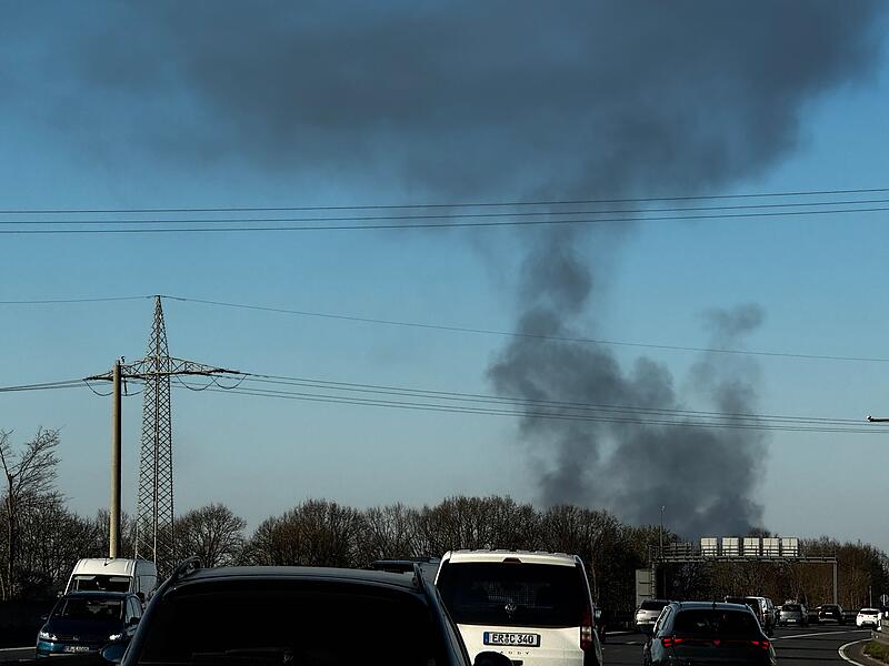 Am Freitag, 4. April 2025, sorgte ein Feuer beim Recyclinghof und Entsorgungsbetrieb Fritsche in Forchheim f&uuml;r einen Gro&szlig;einsatz.