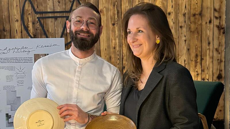 Sternekoch Vadim Karasev und die Desingerin aus M&uuml;hlhausen Mo Geldhauser pr&auml;sentieren ihre neue Keramikserie f&uuml;r Fine-Dining in N&uuml;rnberg.