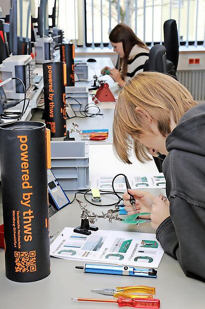 Schülerinnen können bei den Workshops am „Tec Girls’Day“ in verschiedene Bereiche hineinschnuppern und erste eigene Erfahrungen sammeln.