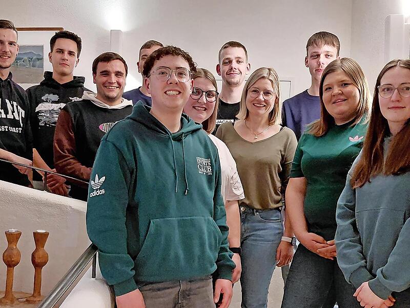 Die neue Vorstandschaft und die Spartenleiter. Die neue Vorstandschaft und die Spartenleiter.