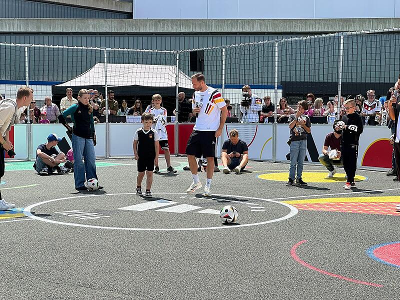 DFB-Torwandschießen in HerzogenaurachDFB-Torwandschießen in Herzogenaurach DFB-Torwandschießen in HerzogenaurachDFB-Torwandschießen in Herzogenaurach