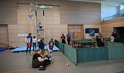 Vielf&auml;ltige Sportm&ouml;glichkeiten konnten die Besucher in der neuen Mehrzweckhalle in Hausen gleich ausprobieren.