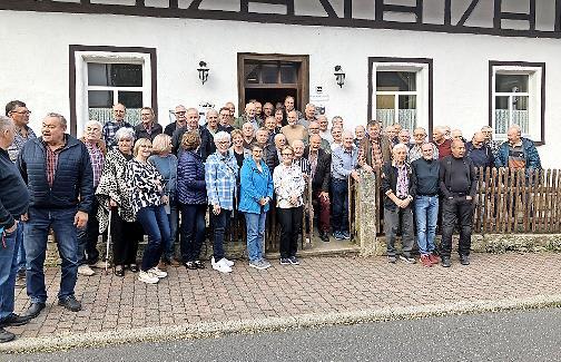 Fast 60 ehemalige US-Zivilangestellte feierten ein Wiedersehen in Wildflecken. Fast 60 ehemalige US-Zivilangestellte feierten ein Wiedersehen in Wildflecken.