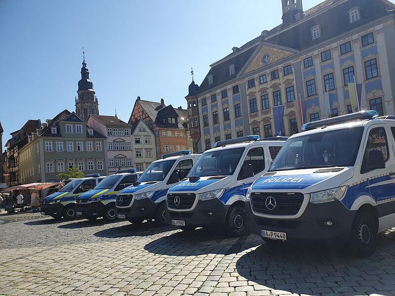 Vermummter Mann soll 45-Jährigen auf Party getötet haben Vermummter Mann soll 45-Jährigen auf Party getötet haben