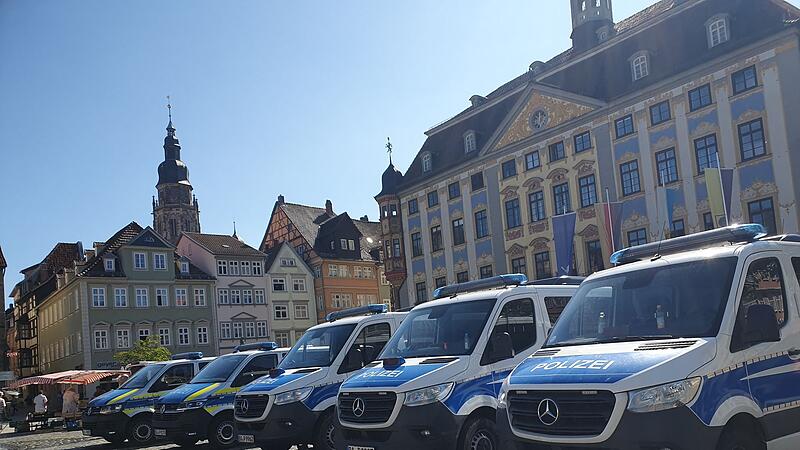 Vermummter Mann soll 45-Jährigen auf Party getötet haben Vermummter Mann soll 45-Jährigen auf Party getötet haben