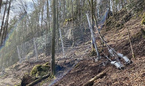 Die Felssicherung am Sachsenmühler Berg wurde vom Freistaat Bayern und der Europäischen Union mitfinanziert. Die Felssicherung am Sachsenmühler Berg wurde vom Freistaat Bayern und der Europäischen Union mitfinanziert.
