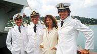 Die „Traumschiff“-Crew aus dem Jahr 1983 (von rechts): Horst Naumann als Schiffsarzt, Heinz Weiss als Kapitän, Heide Keller als Stewardess und Sascha Hehn als Steward.