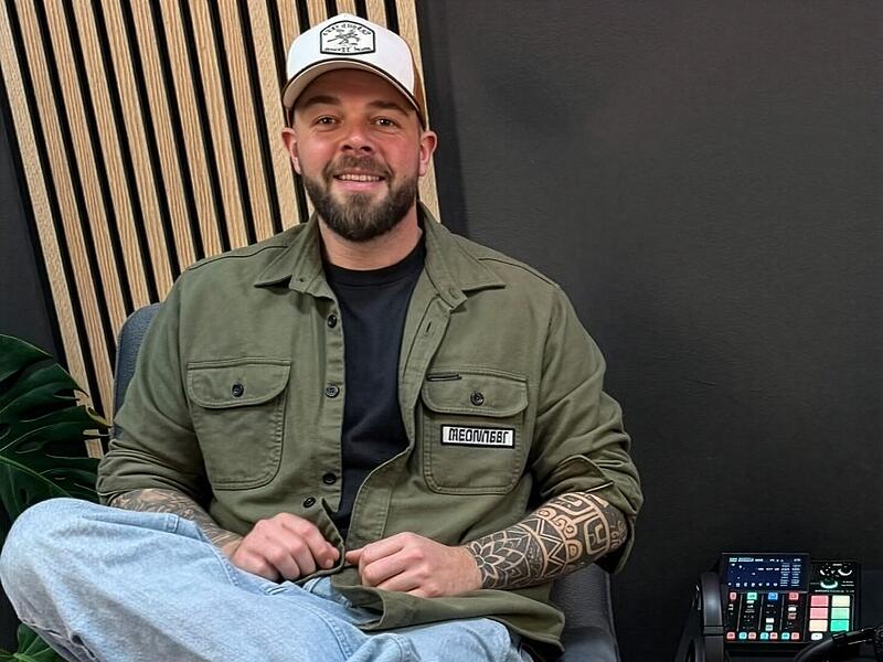 Max Menninger ist Gesch&auml;ftsf&uuml;hrer bei der Spedition Menninger GmbH aus Rothhausen (Lkr. Bad Kissingen) mit 50 Mitarbeitern. In einem Video in den sozialen Medien rechnet er mit dem Entlastungspaket der Bundesregierung aufgrund der hohen Spritpreise ab.