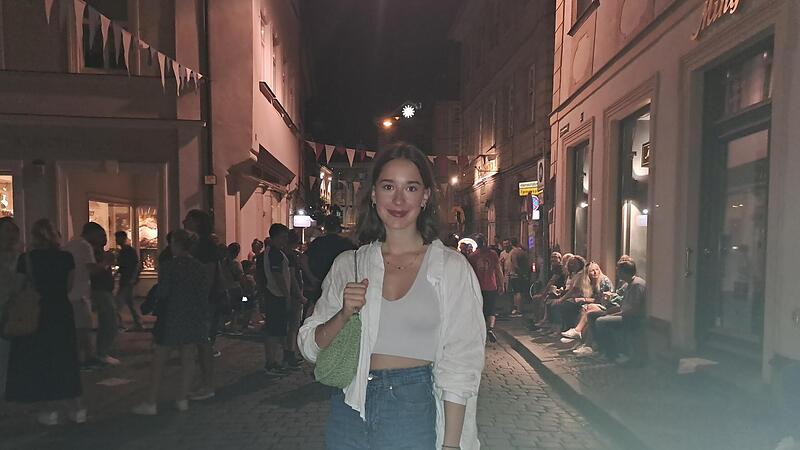 Freitagabend in der Karolinenstra&szlig;e: Als Mainzerin bin ich auf der diesj&auml;hrigen Sandkerwa ein absoluter Neuling. Ich bin gespannt, was mich an diesem Abend hier erwartet.