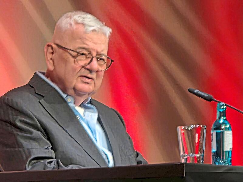 Ex-Bundesaußenminister Joschka Fischer (Bündnis 90/Die Grünen) sprach am Donnerstag im Friedrichsforum in Bayreuth. Michael Benz Ex-Bundesaußenminister Joschka Fischer (Bündnis 90/Die Grünen) sprach am Donnerstag im Friedrichsforum in Bayreuth. Michael Benz