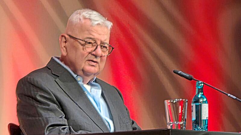 Ex-Bundesaußenminister Joschka Fischer (Bündnis 90/Die Grünen) sprach am Donnerstag im Friedrichsforum in Bayreuth. Michael Benz Ex-Bundesaußenminister Joschka Fischer (Bündnis 90/Die Grünen) sprach am Donnerstag im Friedrichsforum in Bayreuth. Michael Benz