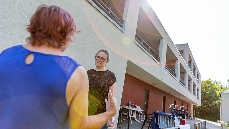 Der Eggolsheimer Weg in Forchheim, Ort der Hoffnung und des Stigmas. Ein Rundgang mit Awo-Sozialp&auml;dagogin Lisa Herfurth durch Forchheims Obdachlosenheim.