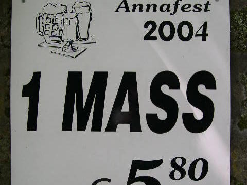 Das Annafest vor 20 Jahren: Damals kostete die Annafest-Ma&szlig; nur 5,80 Euro. Heute kostet die Ma&szlig; mehr als das doppelte.