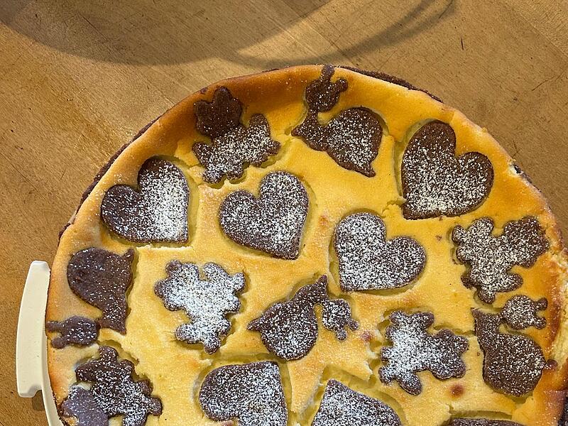 Auf der Alexandrinenhütte des Coburger Thüringerwald-Vereins gibt es Brotzeiten sowie auch selbstgebackene Kuchen.