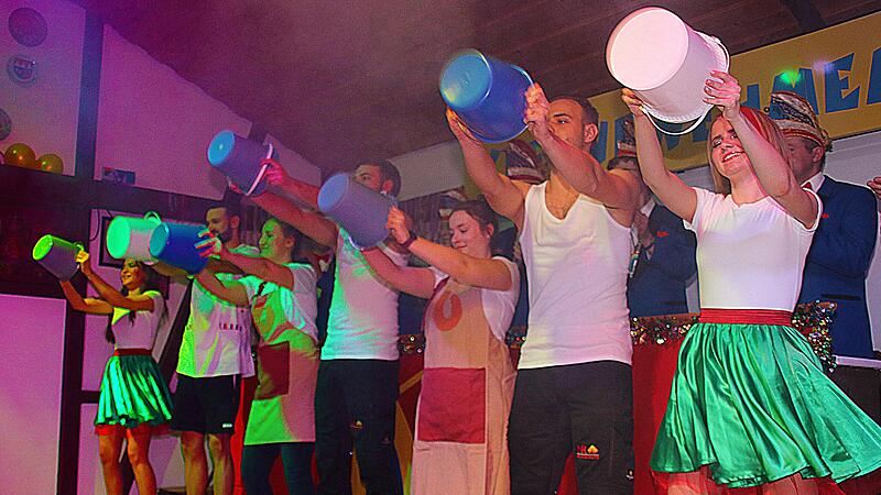 Die &bdquo;Michl M&uuml;ller Gang" bot eine sehenswerte Show beim Faschingsabend der &bdquo;Bisch&ouml;ff&ldquo; im Kleinwenkheimer Vereinsheim.