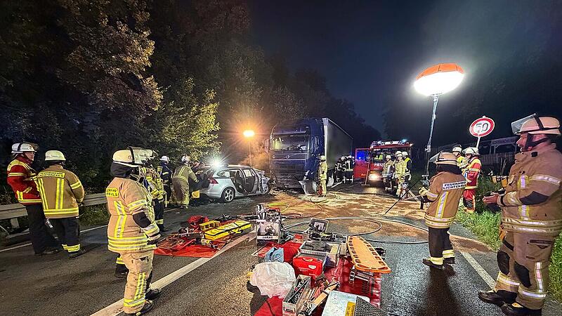 Autofahrer nach Lkw-Kollision im Kreis Lichtenfels schwer verletzt - Vollsperrung der B173 Autofahrer nach Lkw-Kollision im Kreis Lichtenfels schwer verletzt - Vollsperrung der B173
