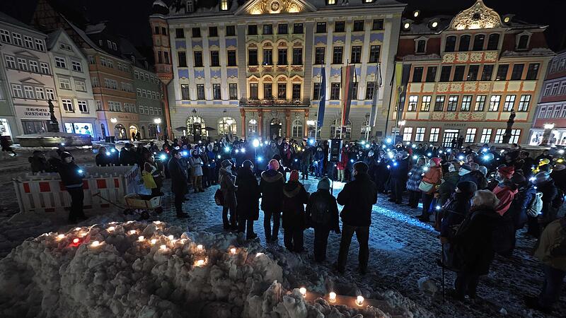 Die „Omas und Opas gegen Rechts“ gestalteten die Gedenkfeier zum Holocaust-Gedenktag. Die „Omas und Opas gegen Rechts“ gestalteten die Gedenkfeier zum Holocaust-Gedenktag.
