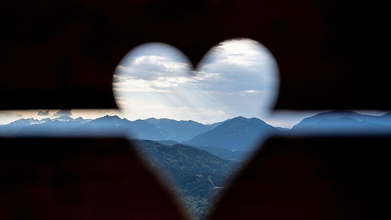 Hütten-Saison in den bayerischen Alpen Hütten-Saison in den bayerischen Alpen