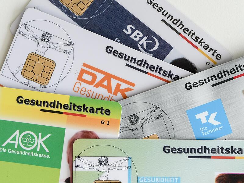 Die Krankenkassen fordern von der Politik ein schnelles Handeln, damit die Zusatzbeiträge nicht weiter angehoben werden müssen.