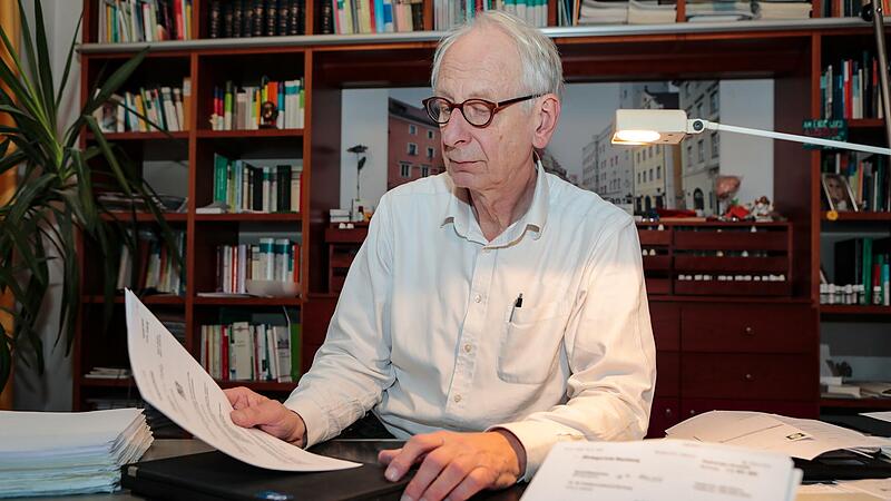 Dr. Ernst Trebin in seiner Bamberger Praxis Dr. Ernst Trebin in seiner Bamberger Praxis