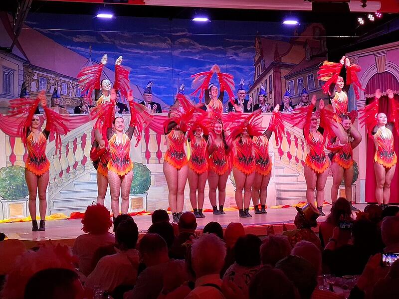 Die Tanzsportgarde Sche&szlig;litz mit ihrem Showtanz &bdquo;Fire&ldquo;