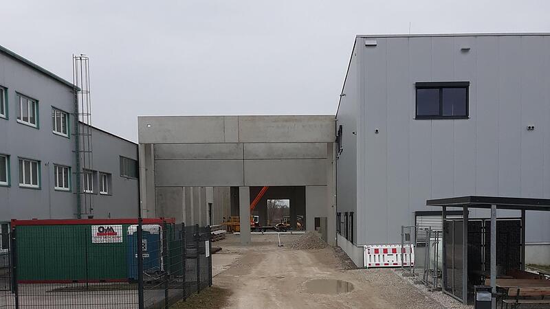 W&auml;hrend es beim Erweiterungsbau der Firma St&uuml;rmer unproblematisch vorangeht, entzweit die Frage, wie schnell Grundst&uuml;cke grunds&auml;tzlich bebaut werden m&uuml;ssen den Gemeinderat.