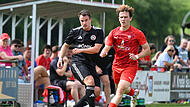 Lukas Schwalb (in Rot) und der SV Buckenhofen gastieren am Freitagabend beim SC Schwabach.