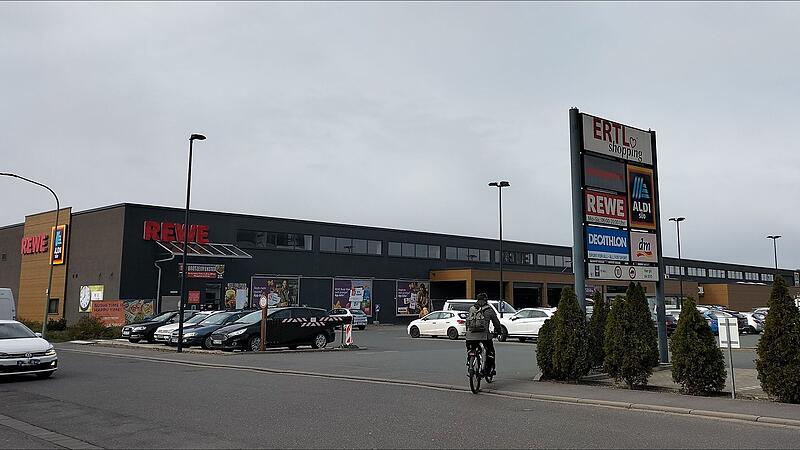 Um die M&auml;rkte neben dem Ertl-Zentrum streiten Bamberg und Hallstadt seit Jahren.