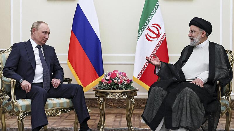 Erst Mitte Juli war Wladimir Putin (links) bei seinem Amtskollegen Ebrahim Raisi in Teheran zu Gast.