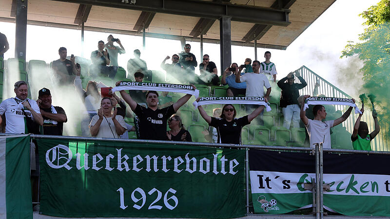 Auch die Fans des SC Eltersdorf feierten den Aufstieg in die Regionalliga.