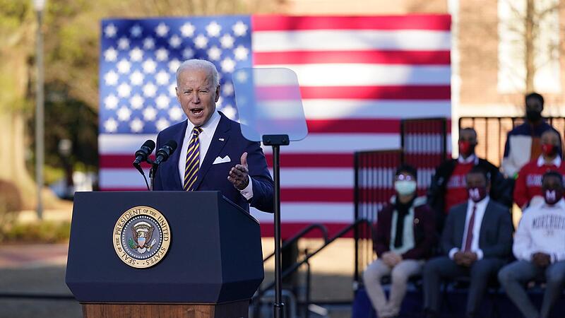 US-Präsident Joe Biden warb mit einem kämpferischen Auftritt in Atlanta im US-Bundesstaat Georgia für seinen Vorstoß für ein nationales Wahlgesetz.