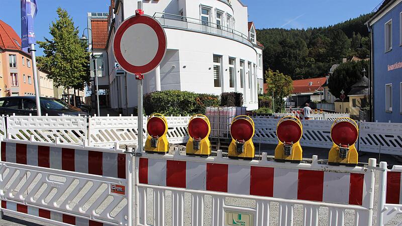Hier ist vor&uuml;bergehend kein Durchkommen mehr: Der Alte Schlachthofweg ist f&uuml;r Autos gesperrt.