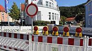 Hier ist vorübergehend kein Durchkommen mehr: Der Alte Schlachthofweg ist für Autos gesperrt. Hier ist vorübergehend kein Durchkommen mehr: Der Alte Schlachthofweg ist für Autos gesperrt.