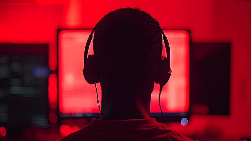 Chaos in der WhatsApp-Gruppe: Trolle stiften Unruhe unter Erstsemestern in Coburg. Ein IT-Forensiker erklärt die Risiken und gibt Tipps.