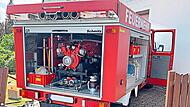 Das L&ouml;schfahrzeug durchbrach den Zaun, nachdem der Feuerwehrmann am Steuer weggesackt war. Polizeiinspektion Neustadt