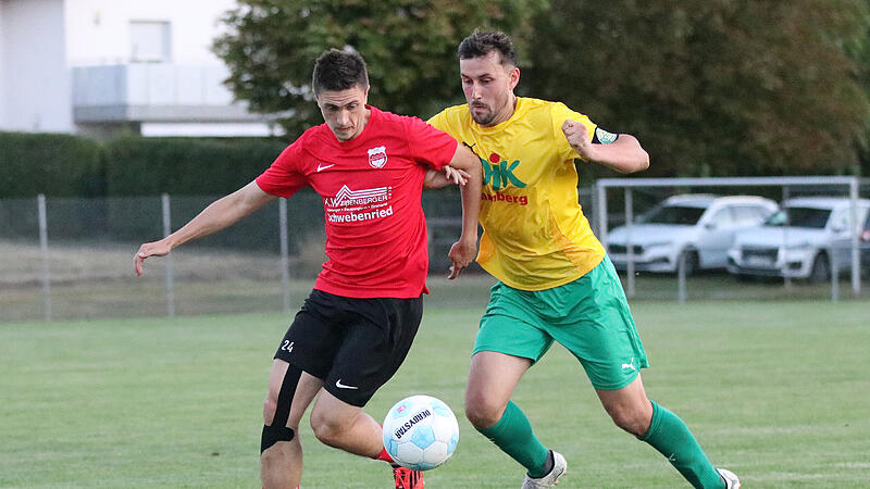 DJK Bamberg um Simon Allgaier verliert in Schwebenried Simon Allgaier (rechts) und die DJK Bamberg spielten sich gute Chancen heraus. Die Schwebenrieder um Lucas Fleischmann hatten aber das Matchglück auf ihrer Seite.