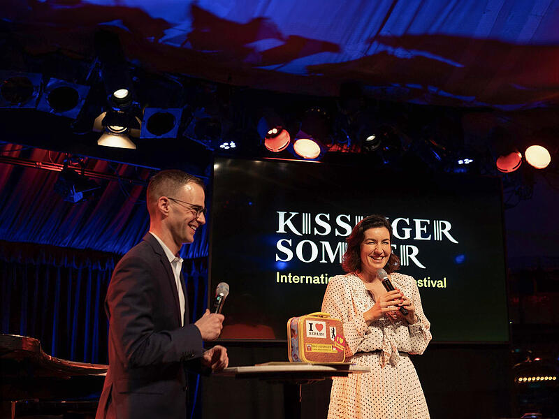 In Berlin bei der Vorstellung des neuen Kissinger-Sommer-Programms: Intendant Alexander Steinbeis und Kuratoriumsvorsitzende Dorothee Bär In Berlin bei der Vorstellung des neuen Kissinger-Sommer-Programms: Intendant Alexander Steinbeis und Kuratoriumsvorsitzende Dorothee Bär
