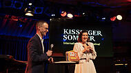 In Berlin bei der Vorstellung des neuen Kissinger-Sommer-Programms: Intendant Alexander Steinbeis und Kuratoriumsvorsitzende Dorothee Bär In Berlin bei der Vorstellung des neuen Kissinger-Sommer-Programms: Intendant Alexander Steinbeis und Kuratoriumsvorsitzende Dorothee Bär