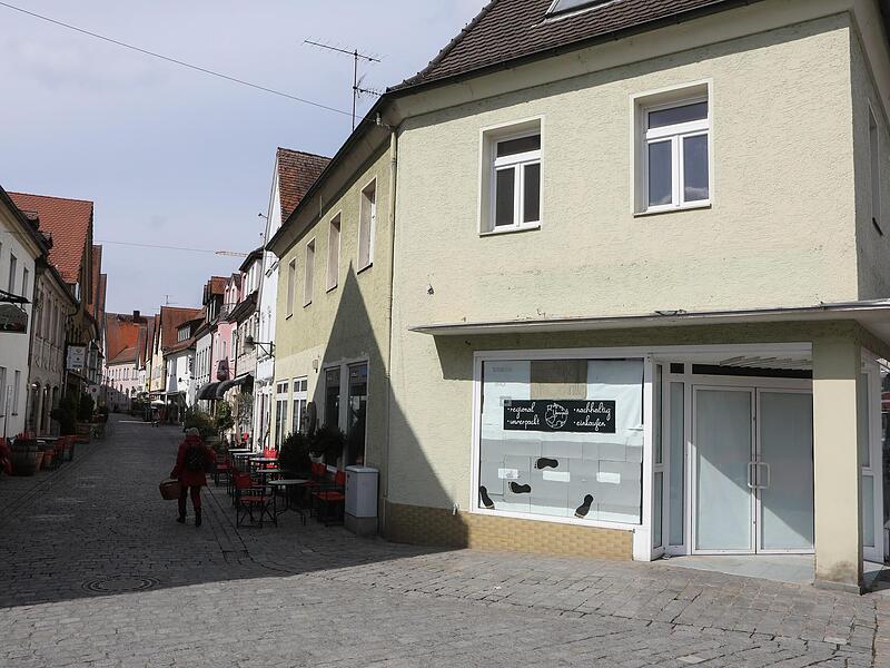 Früher war hier in der Hornschuchallee 26 der O2-Laden untergebracht, aktuell steht die Fläche leer.Leerstände in Forchheim: Das tut sich in der Innenstadt Früher war hier in der Hornschuchallee 26 der O2-Laden untergebracht, aktuell steht die Fläche leer.