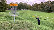Beim Discgolf muss man sich wie beim Golf in mehreren Versuchen an das Ziel ann&auml;hern.Forchheim & Fr&auml;nkische Schweiz