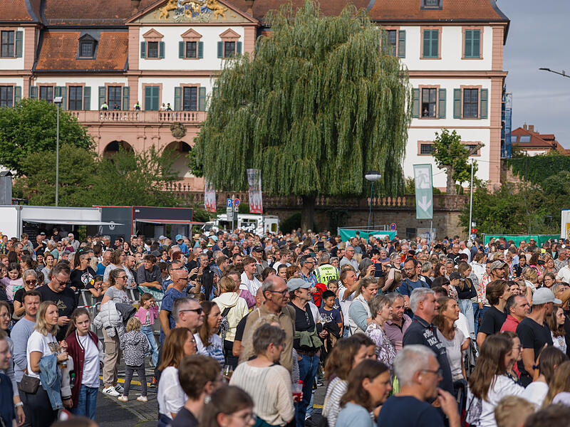 9000 Besucherinnen und Besucher kamen am Abend der BR-Radltour nach Hammelburg.