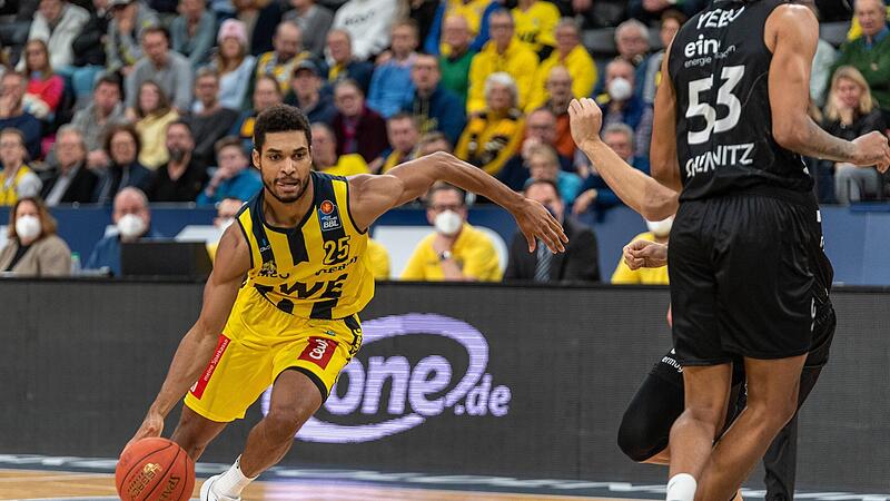 Nach zwei Jahren in Bamberg unterschrieb Kenneth Ogbe im vergangenen Sommer einen Zweijahresvertrag in Oldenburg. Nach zwei Jahren in Bamberg unterschrieb Kenneth Ogbe im vergangenen Sommer einen Zweijahresvertrag in Oldenburg.