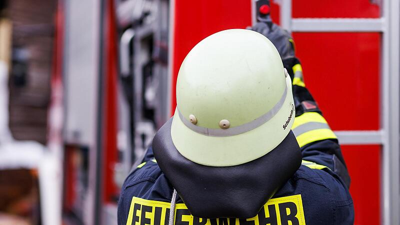 Die Feuerwehr wurde zur Bergung des Kanus herbeigerufen.