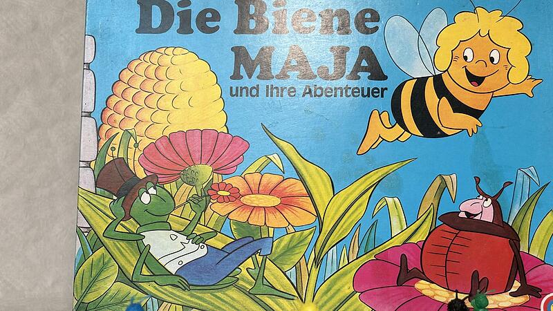 Die Biene Maja und ihre Abenteuer gibt es im Spielzeugmuseum Neustadt als Spiel – als klassischen Merchandise-Artikel. Die Biene Maja und ihre Abenteuer gibt es im Spielzeugmuseum Neustadt als Spiel – als klassischen Merchandise-Artikel.
