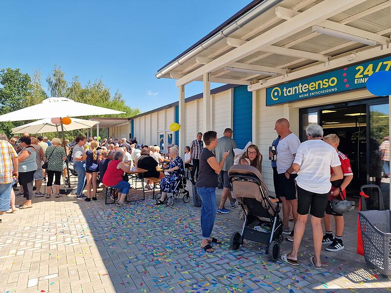 Er&ouml;ffnungsfestTante-Enso-Laden in PremichEr&ouml;ffnungsfestTante-Enso-Laden in Premich