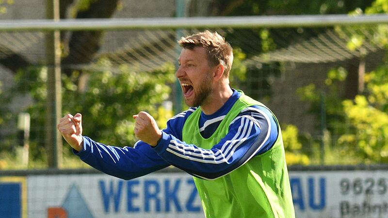 Seit 2022 Trainer beim FC Mitwitz: Dominic Fischer &ndash; er kann sehr emotional sein, wenn seine Mannschaft siegt.