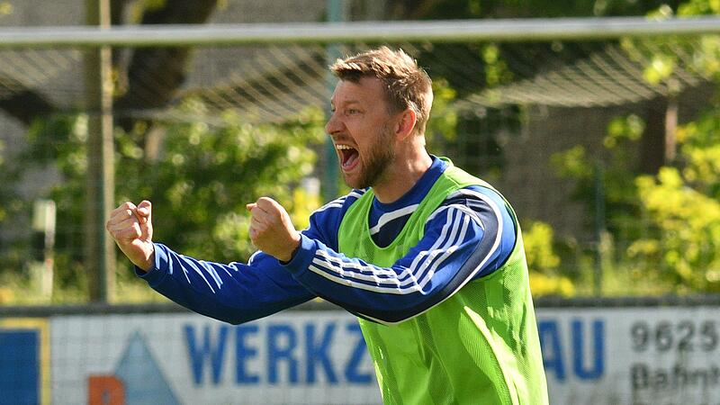 Seit 2022 Trainer beim FC Mitwitz: Dominic Fischer &ndash; er kann sehr emotional sein, wenn seine Mannschaft siegt.
